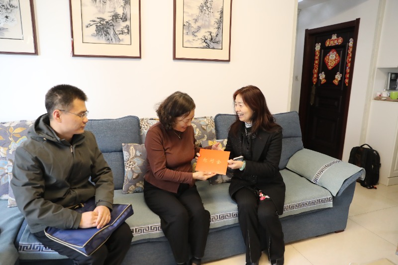 市總工會(huì)慰問(wèn)常山集團(tuán)退休全國(guó)勞模